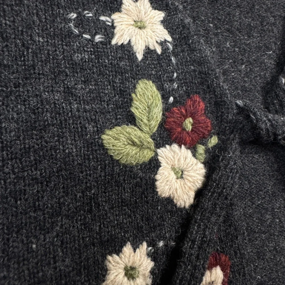 Woolrich Lambswool Floral Embroidered Cardigan Sweater Onyx Heather Gray Small - Picture 6 of 15